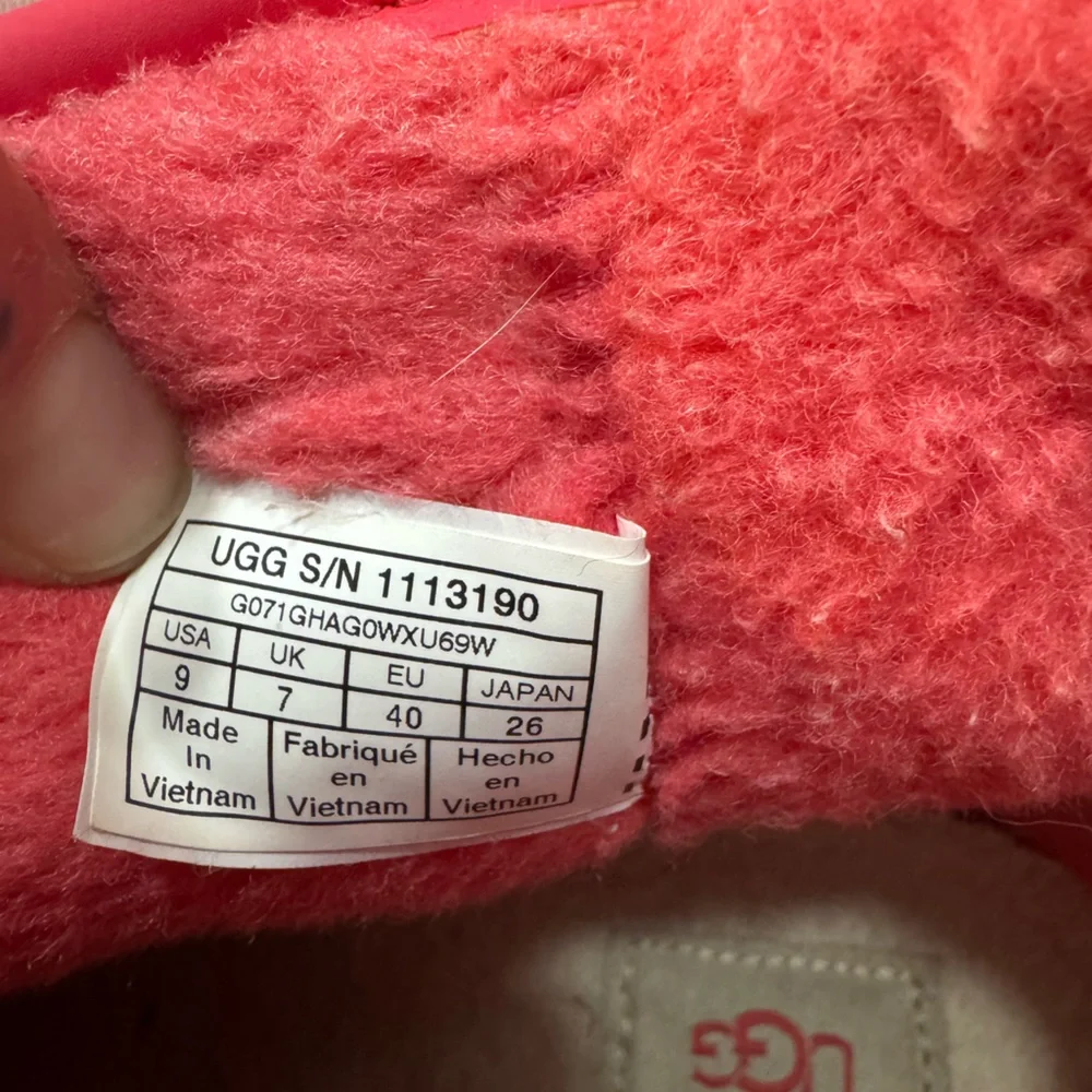 UGG Women's Classic Clear And Red Short Waterproof Boots Size 9 - Picture 7 of 15